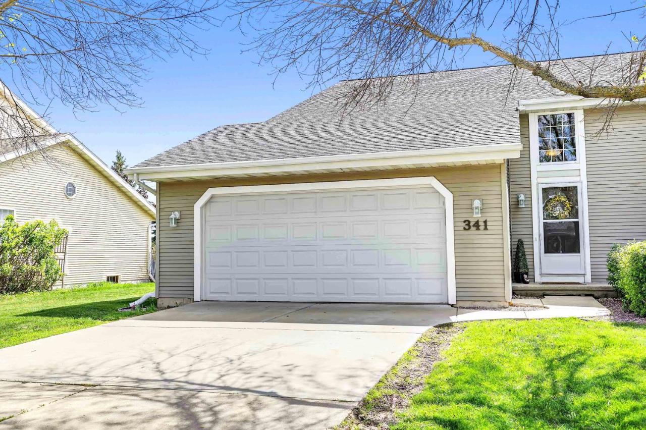 Serene 3 Bedroom Home, Nrm, Wi-Fi, Parking, Queen Bed De Pere Bagian luar foto