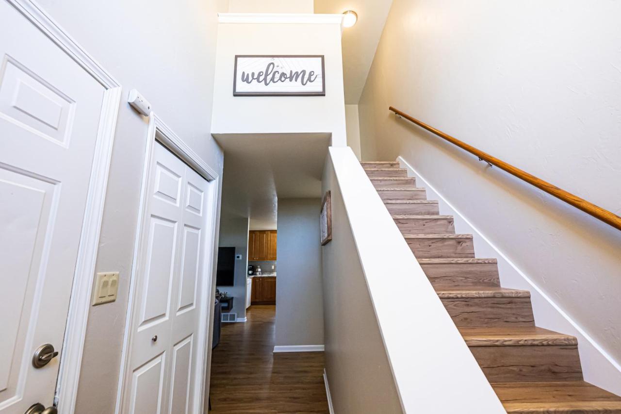 Serene 3 Bedroom Home, Nrm, Wi-Fi, Parking, Queen Bed De Pere Bagian luar foto