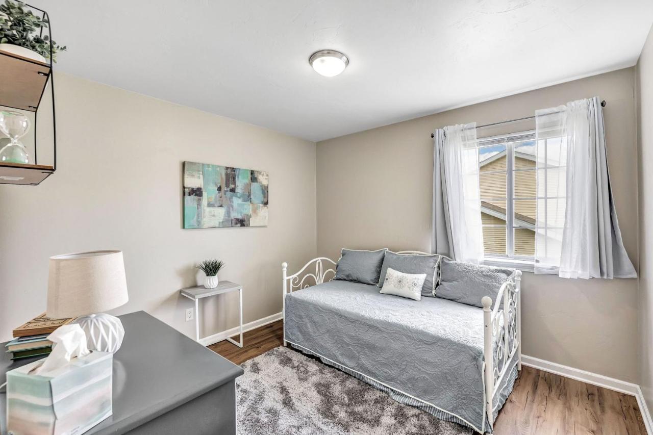 Serene 3 Bedroom Home, Nrm, Wi-Fi, Parking, Queen Bed De Pere Bagian luar foto